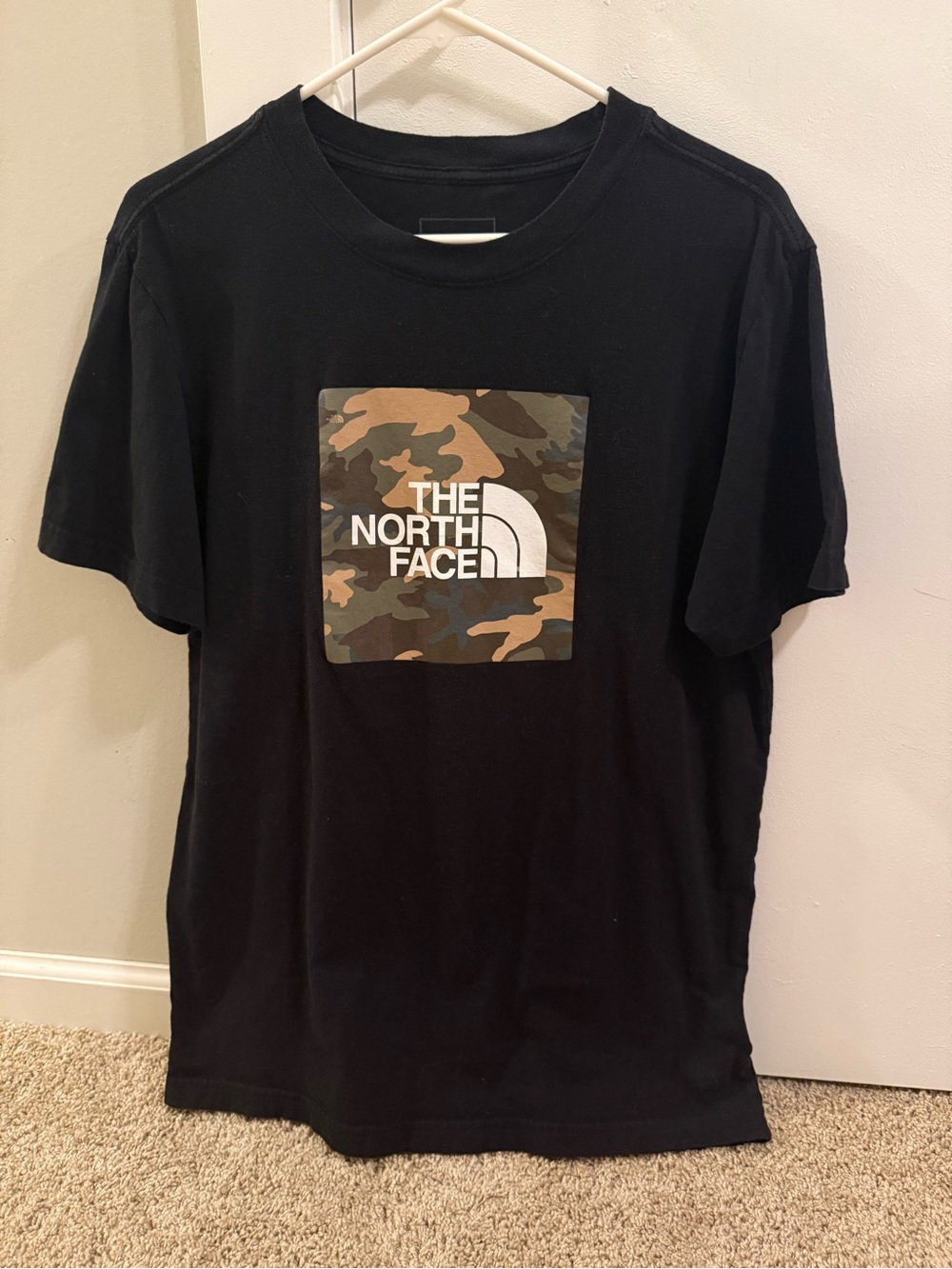 The North Face Men’s Black Camo Box Logo Graphic T-Shirt – Size M